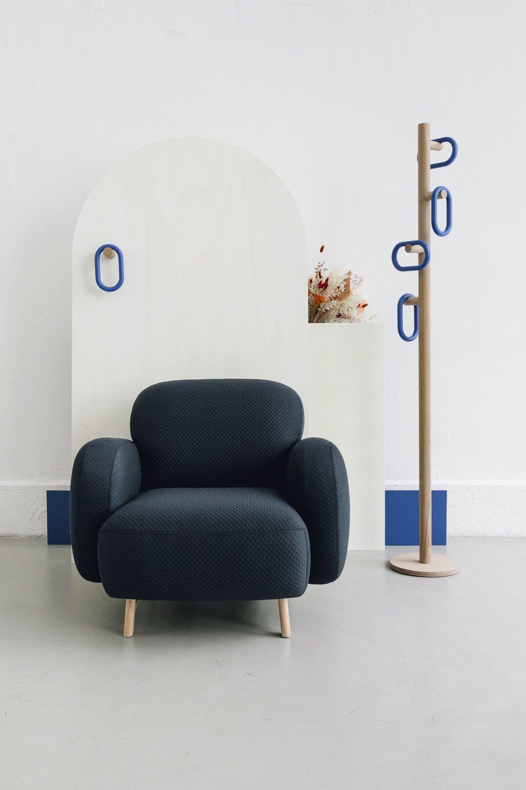 Fernand Coat Stand Kleiderständer Hartô Eiche / Schwarz