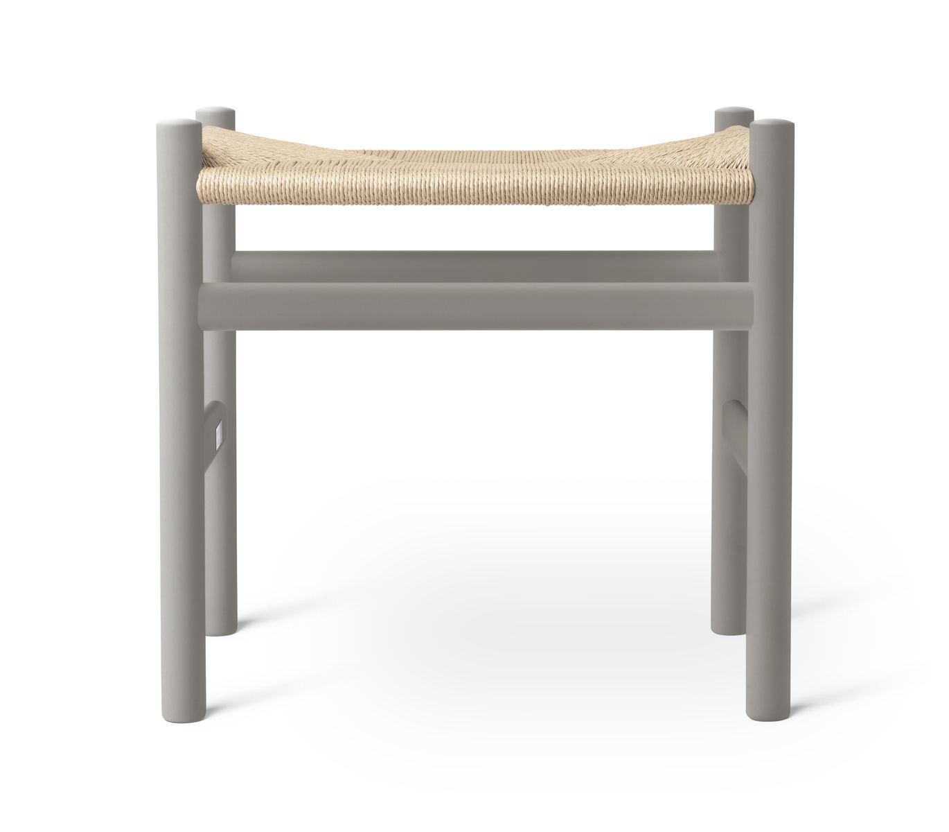 Grauer CH53 Hocker von Carl Hansen mit geflochtener Sitzfläche aus Naturmaterial. Moderner skandinavischer Hocker.