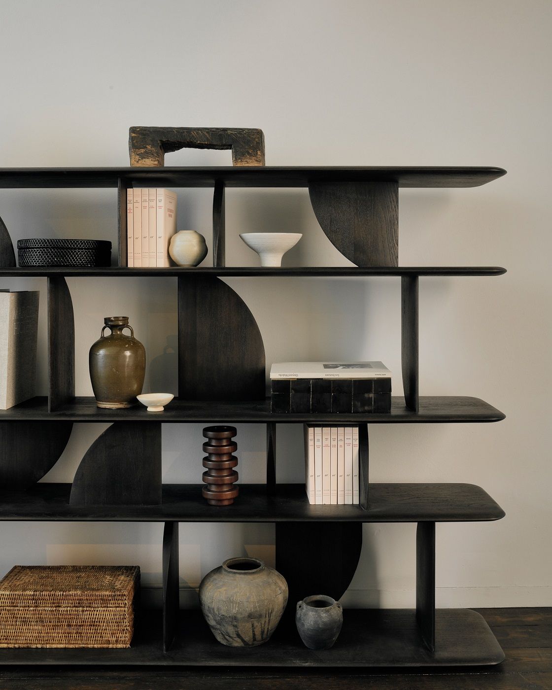 Geometric Regal Teak lackiert Ethnicraft