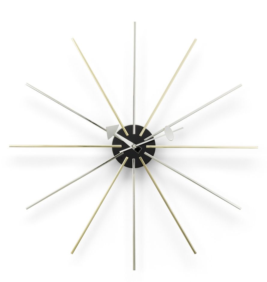 Vitra Wanduhr "Star Clock" mit goldenen und silbernen Zeigern auf schwarzem Ziffernblatt.