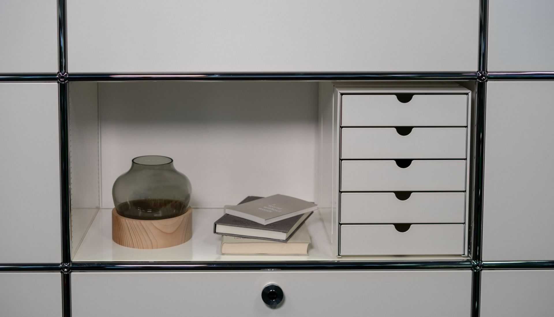 USM Haller Inos Kastenset C4 mit 5 Schalen geschlossen Home Office
