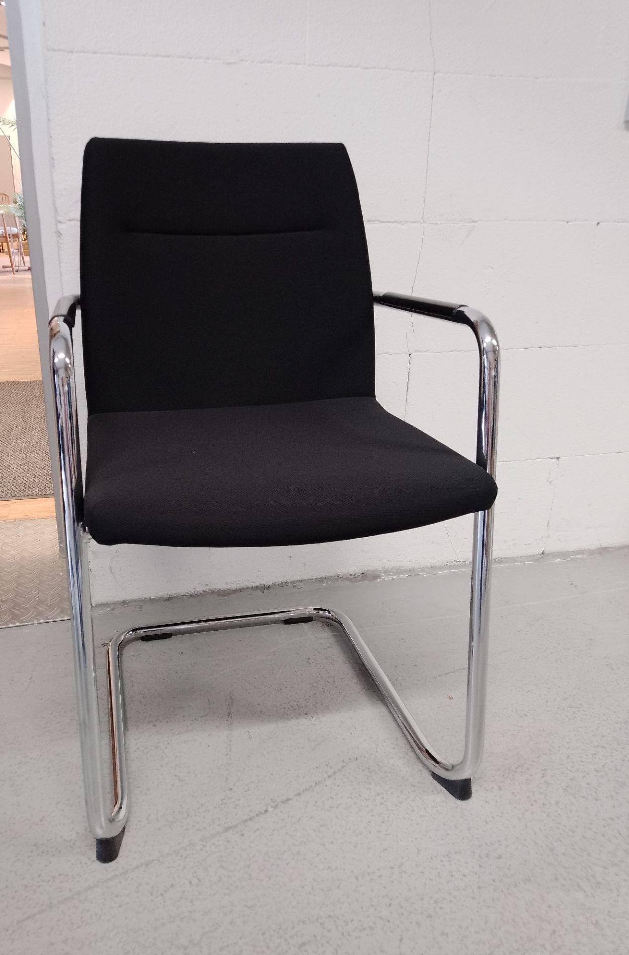 Paro 2 Freischwinger Wiesner Hager AUSSTELLUNGSSTÜCK / GEBRAUCHTMÖBEL