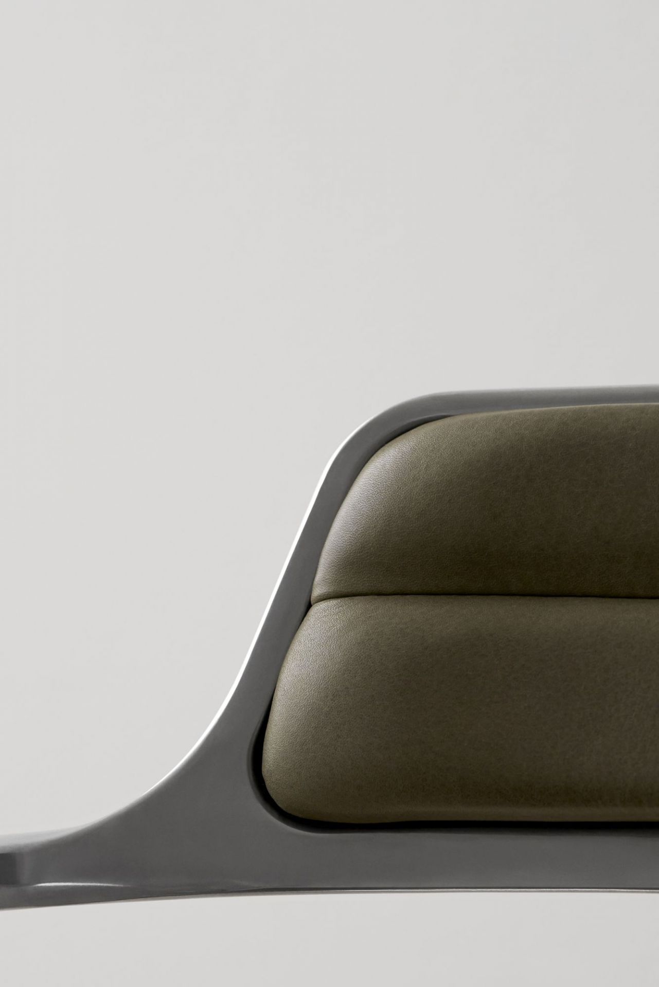 VIPP452 Swivel Stuhl mit Gleitern grünes Leder Vipp VIPP452 Swivel Stuhl mit Gleitern grünes Leder Vipp