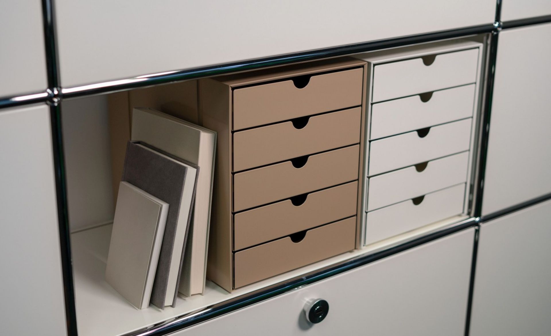 USM Haller Inos Kastenset C4 mit 5 Schalen geschlossen Home Office