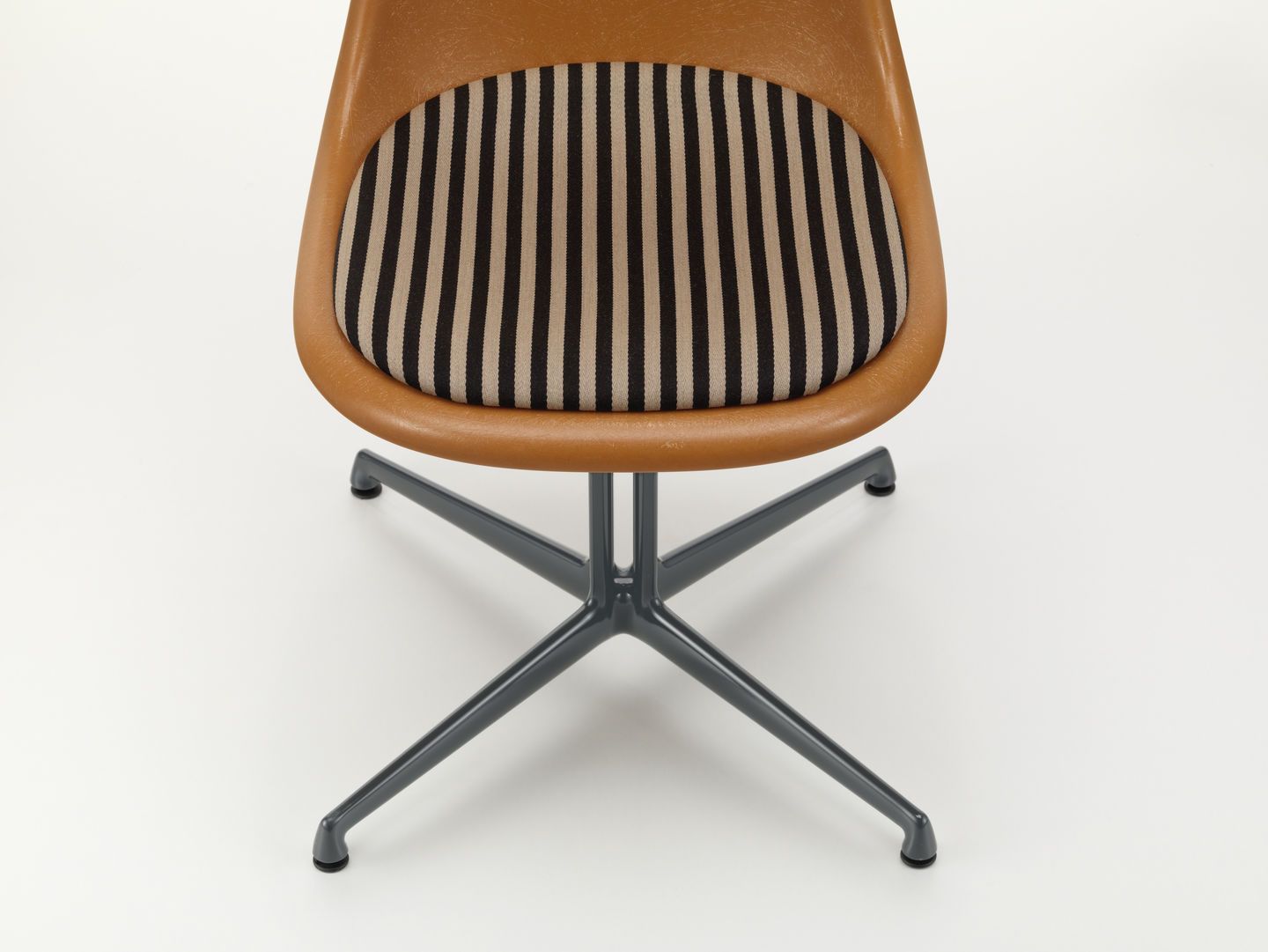 Eames Fiberglass Side Chair La Fonda Ocker Dunkel Vitra LIMITED EDITION