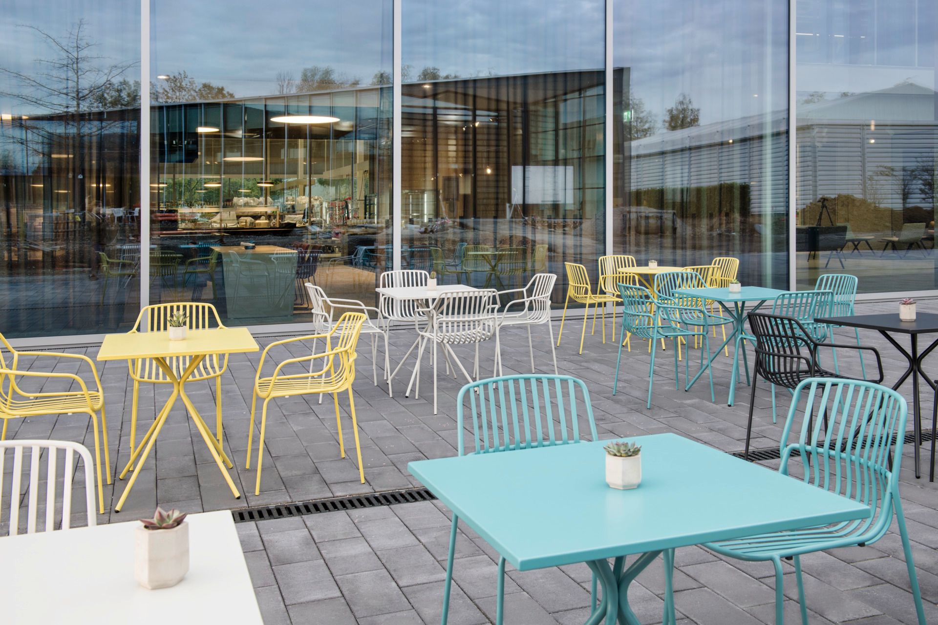 Crona Steel Bistrotisch Quadrat Outdoor Brunner