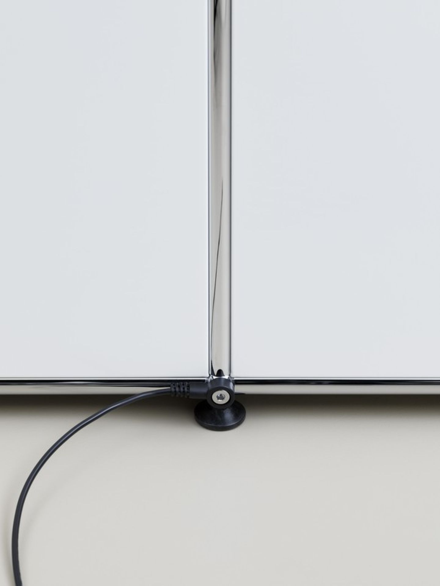 E Sideboard beleuchtet mit 6 Klapptüren beige USM Haller