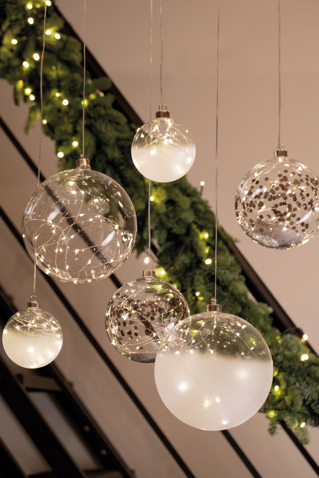 XXL Lichtkugel LED gefrostet Räder