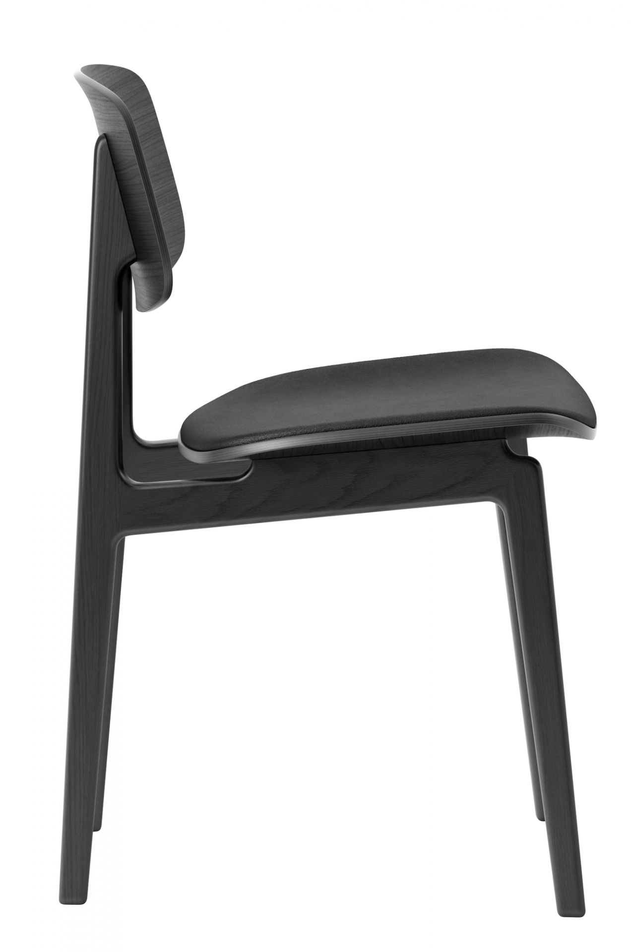 NY11 New York Stuhl aus Eiche schwarz mit Lederpolsterung, Seitenansicht. Designstuhl für Esszimmer.