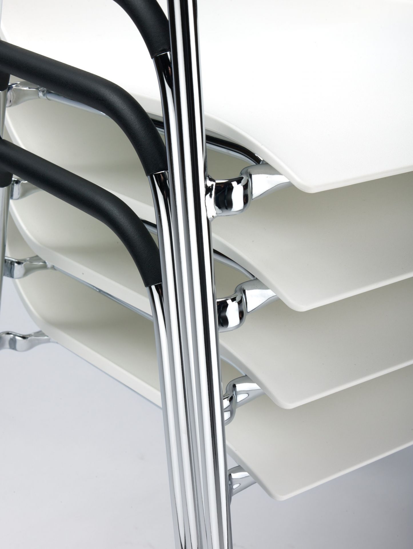 S 260 F Stuhl mit Armlehne Thonet