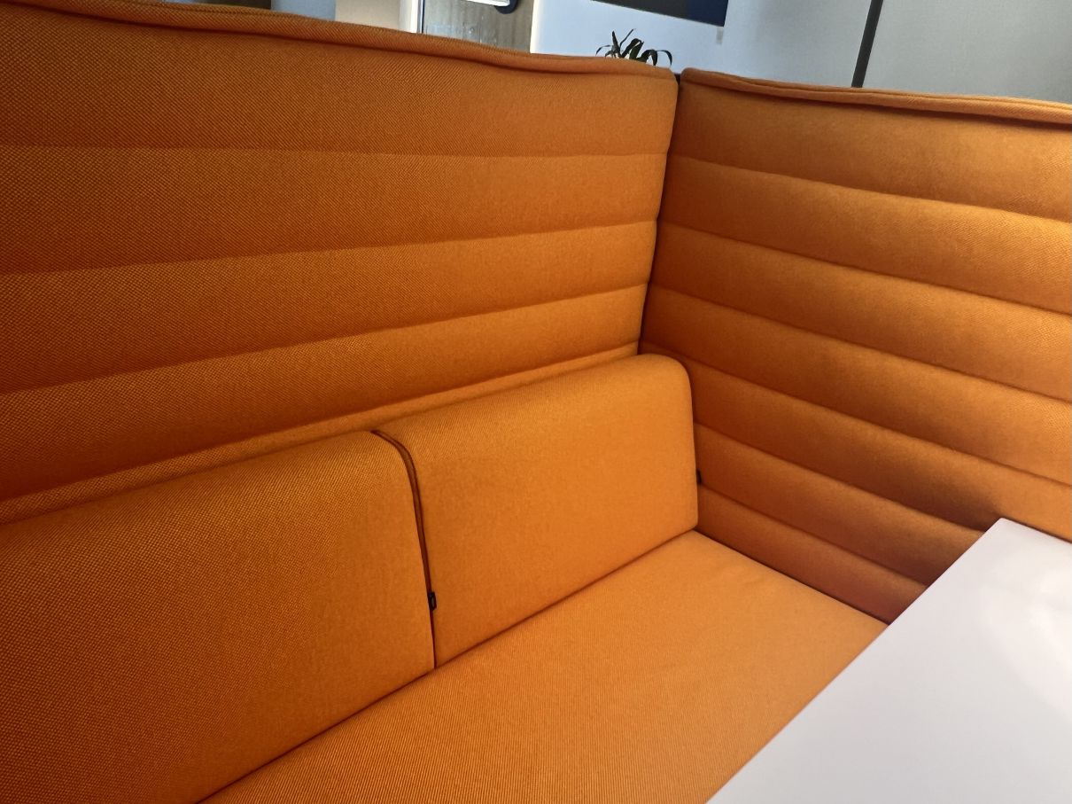 Alcove Cabin Highback 2-Sitzer Vitra AUSSTELLUNGSSTÜCK / GEBRAUCHTMÖBEL