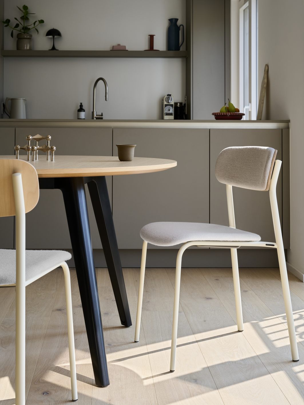 S 243 SPV  / S243 SPV Stahlrohr Stuhl mit Sitz gepolstert Thonet 