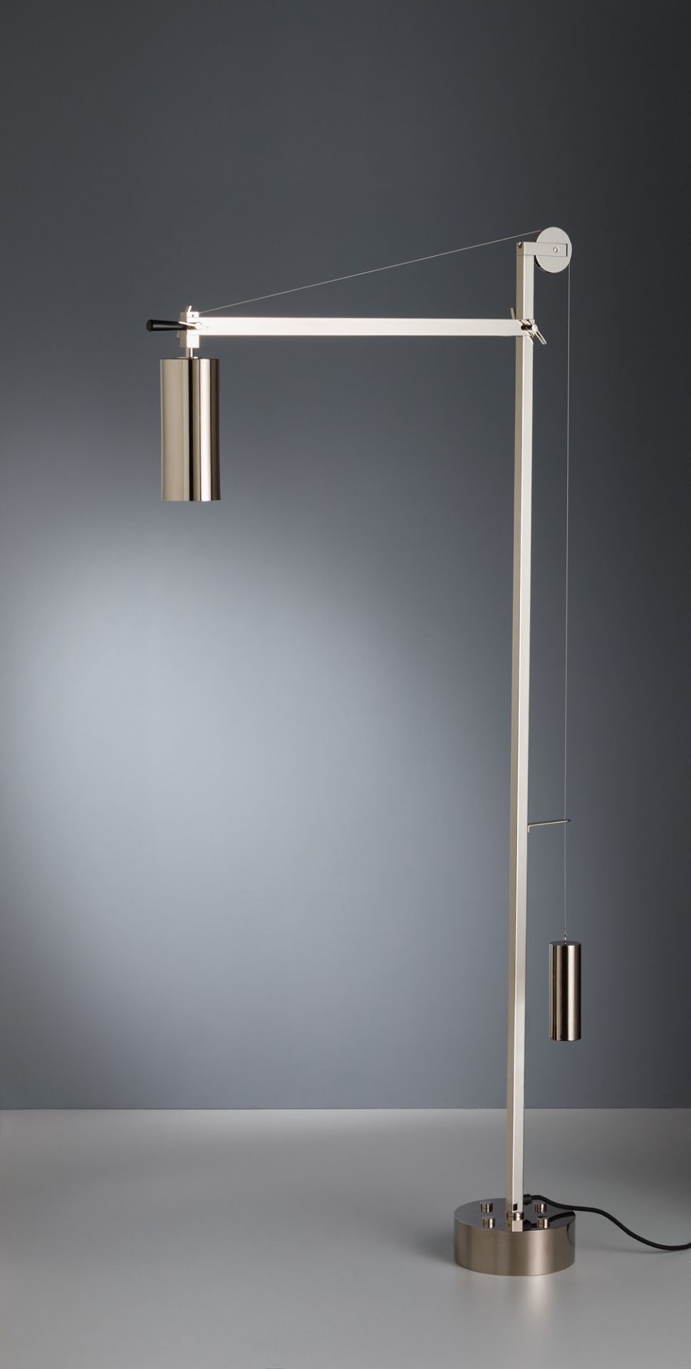 Bauhaus BH 23 Stehleuchte mit Gegengewicht Tecnolumen