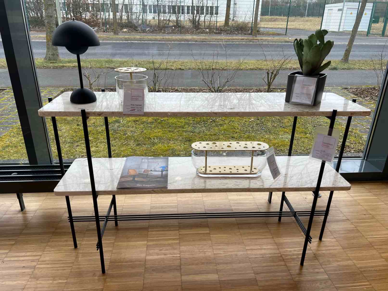 TS Konsole Weißer Marquina Marmor Gubi  AUSSTELLUNGSSTÜCK