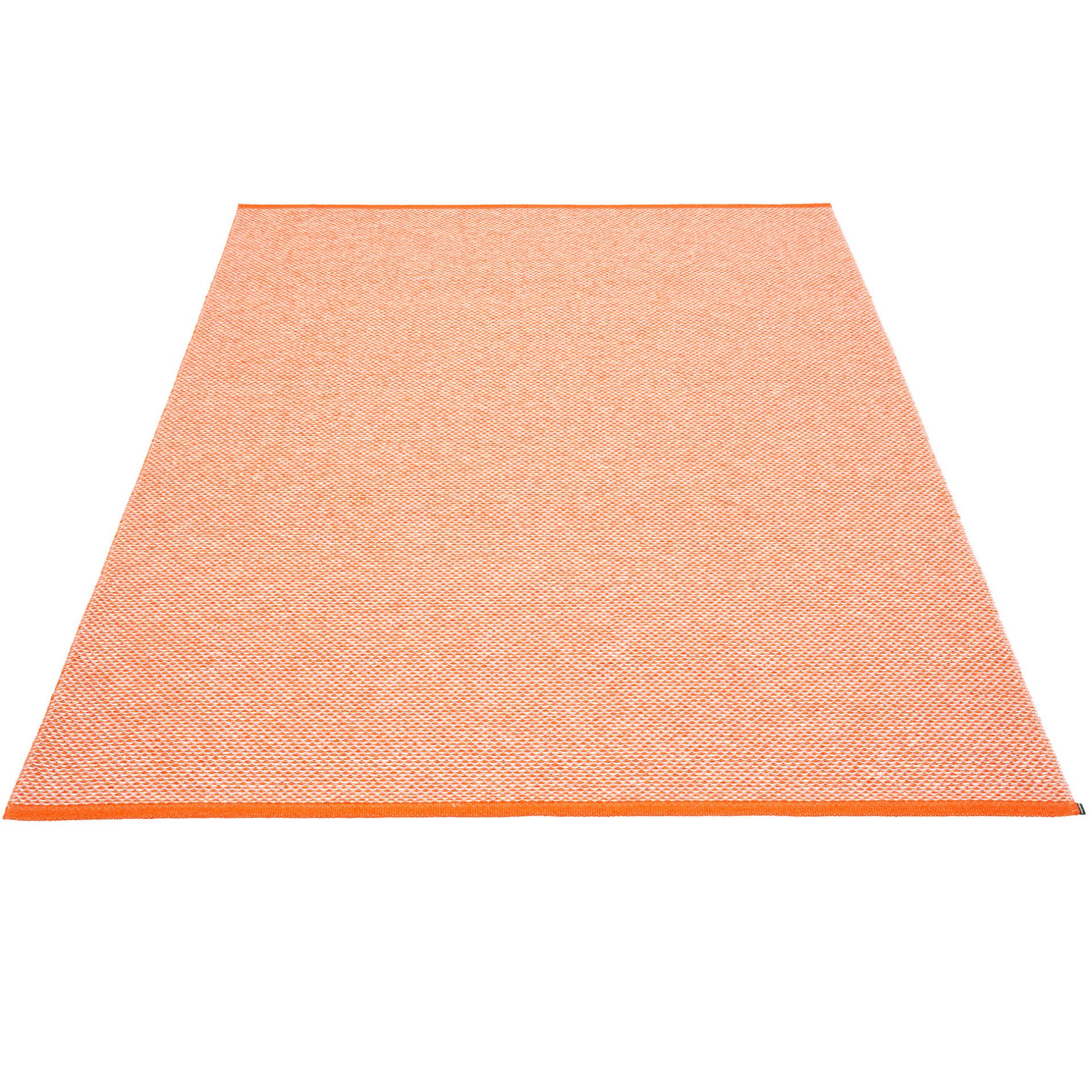 Orangefarbener Pappelina Kunststoffteppich Effi, 180x260 cm, für Innen- und Außenbereich. Strapazierfähiger Teppich.