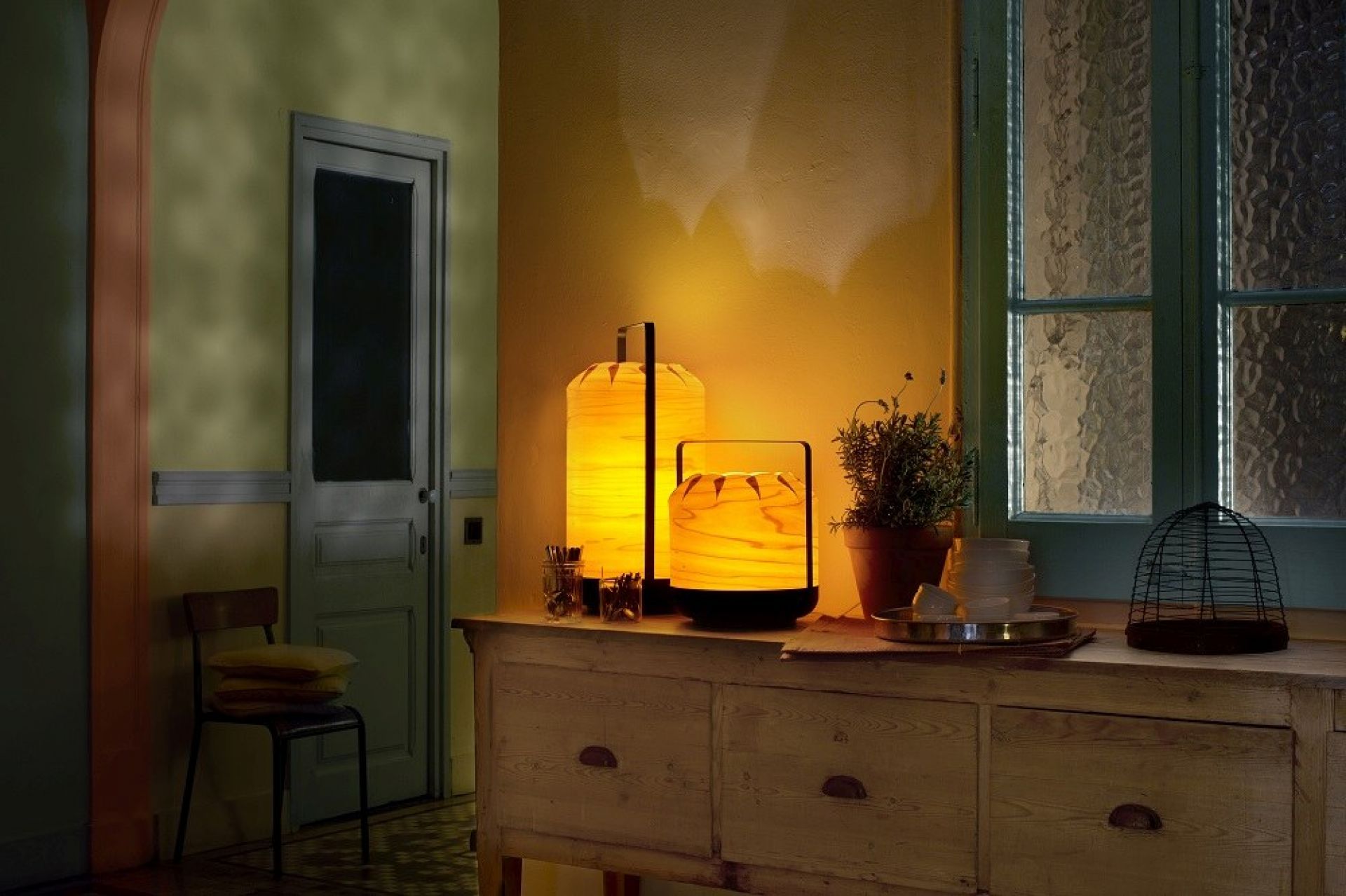 Chou Tall Schmale Tischleuchte LZF Lamps