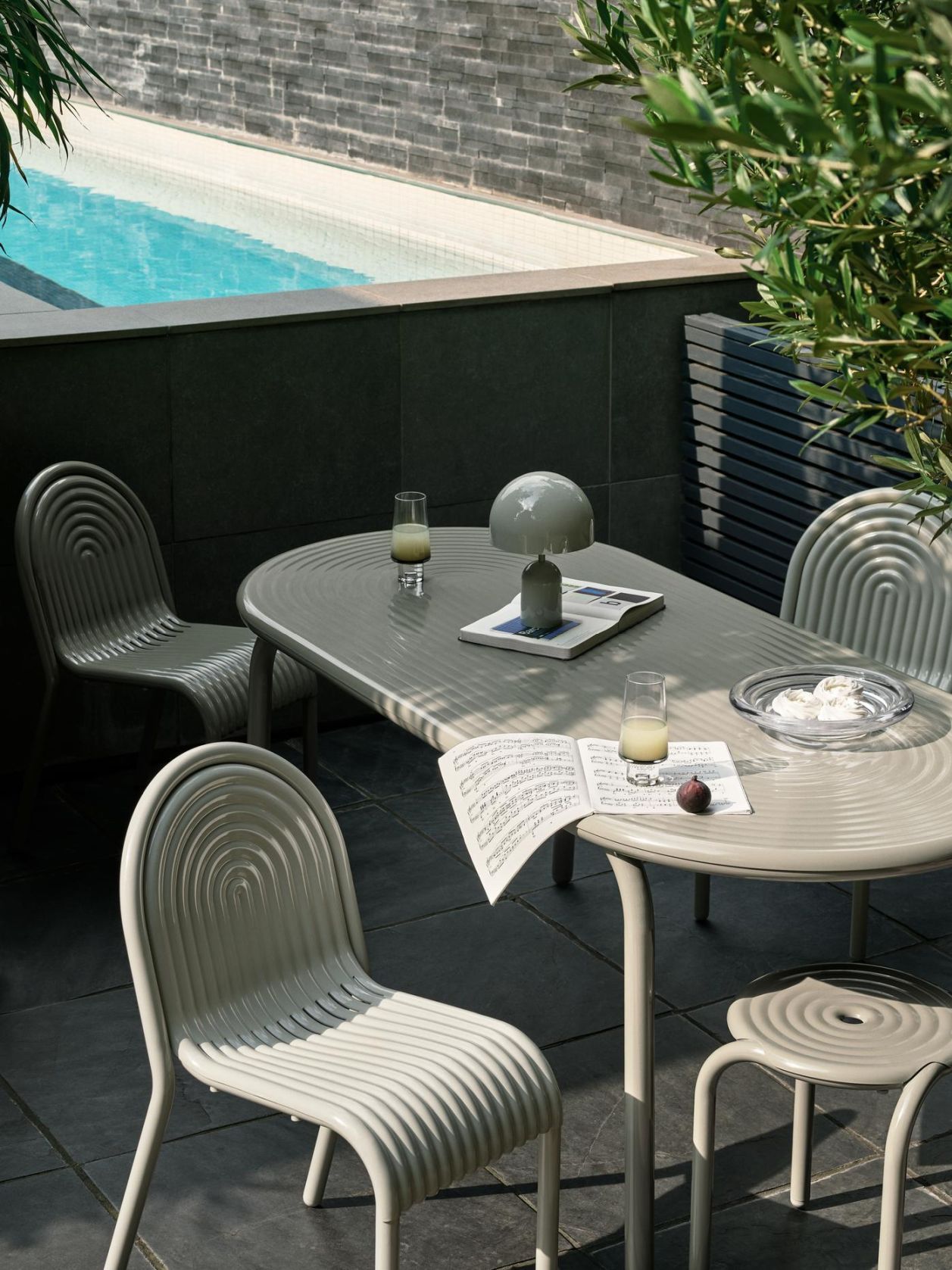 Groove Outdoor Hocker Putty Tom Dixon