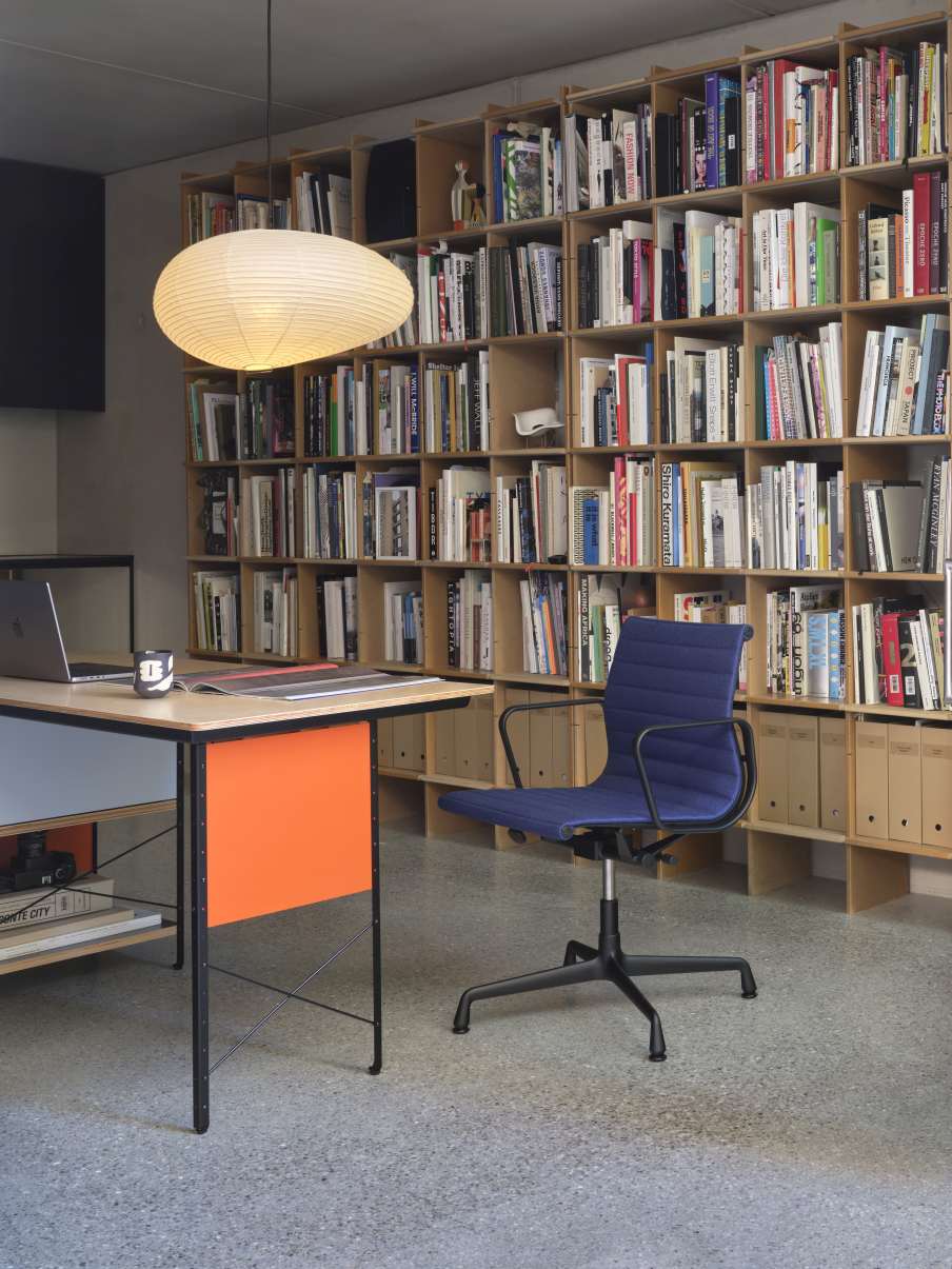 Aluminium Chair EA 132 / EA132 Stuhl Vitra