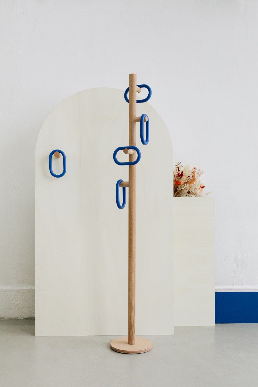 Fernand Coat Stand Kleiderständer Hartô Eiche / Schwarz