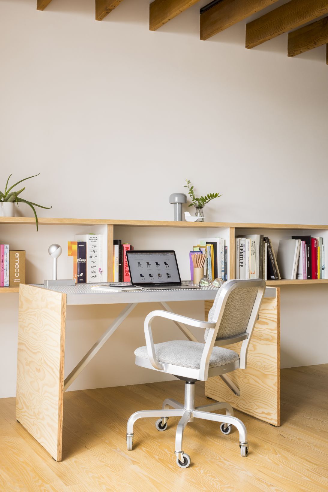 Navy Officer Drehstuhl mit Polsterung KVADRAT Reflect 184 Emeco