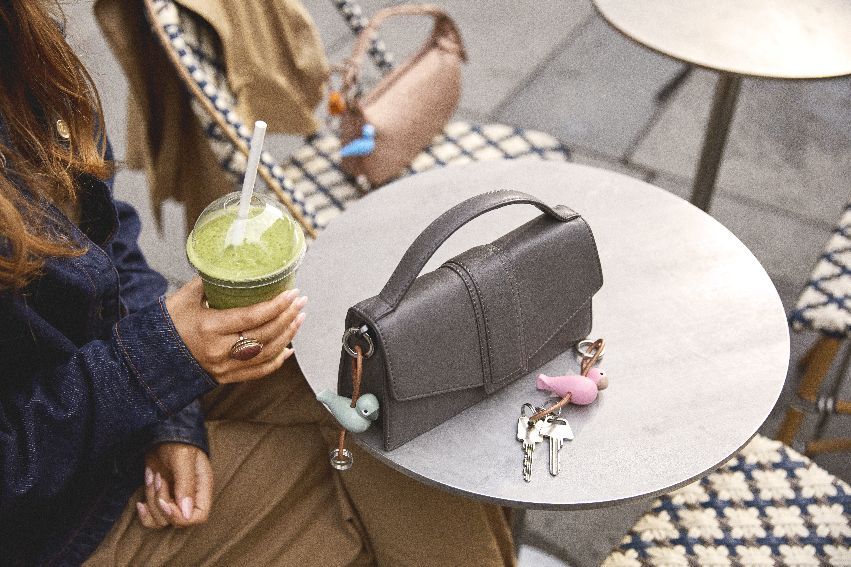 Vogel Rosa Schlüsselanhänger silberfarbenes Metall mit Naturleder Kay Bojesen