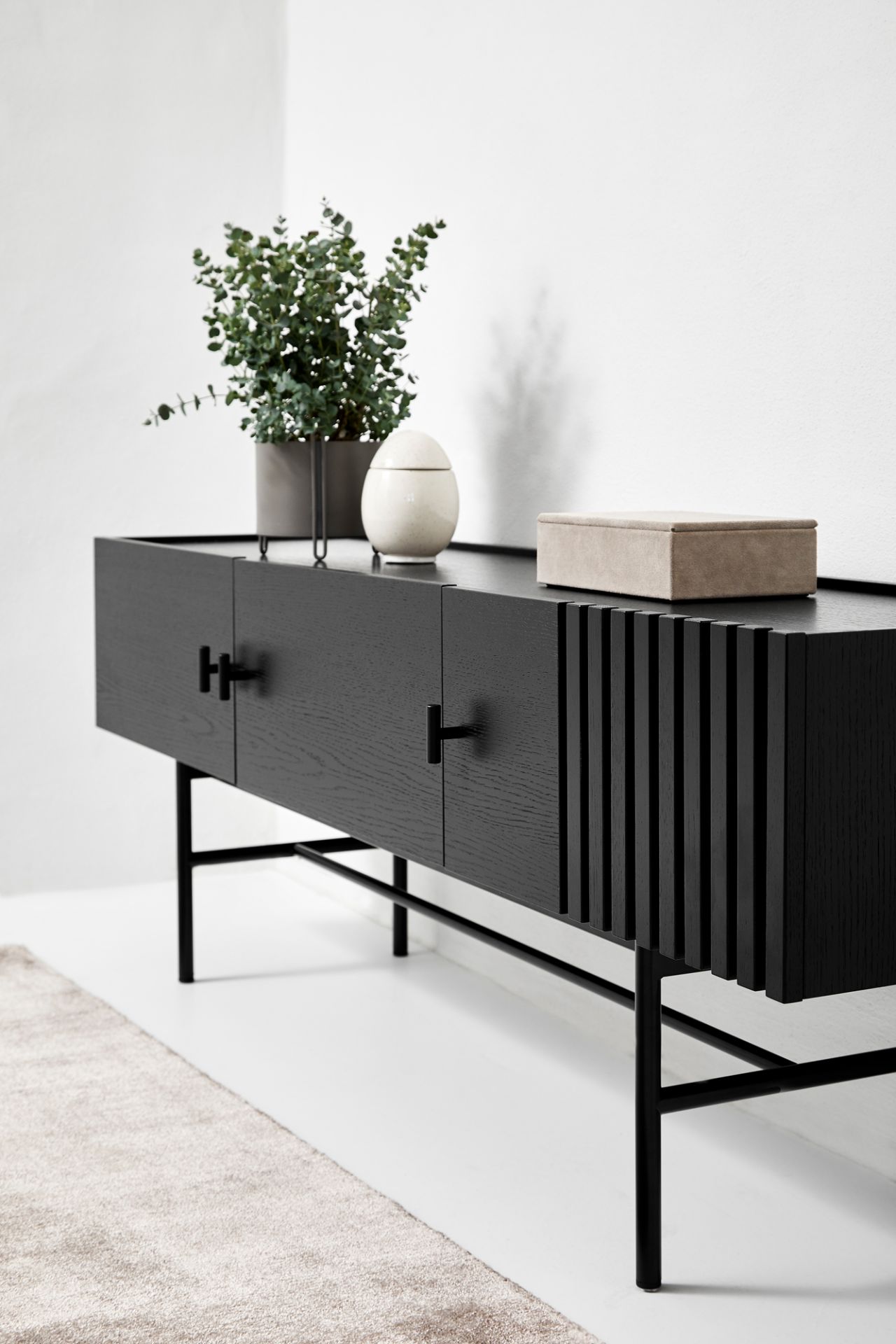 Array Low Sideboard (150cm) Schwarz Lackierte Eiche Woud