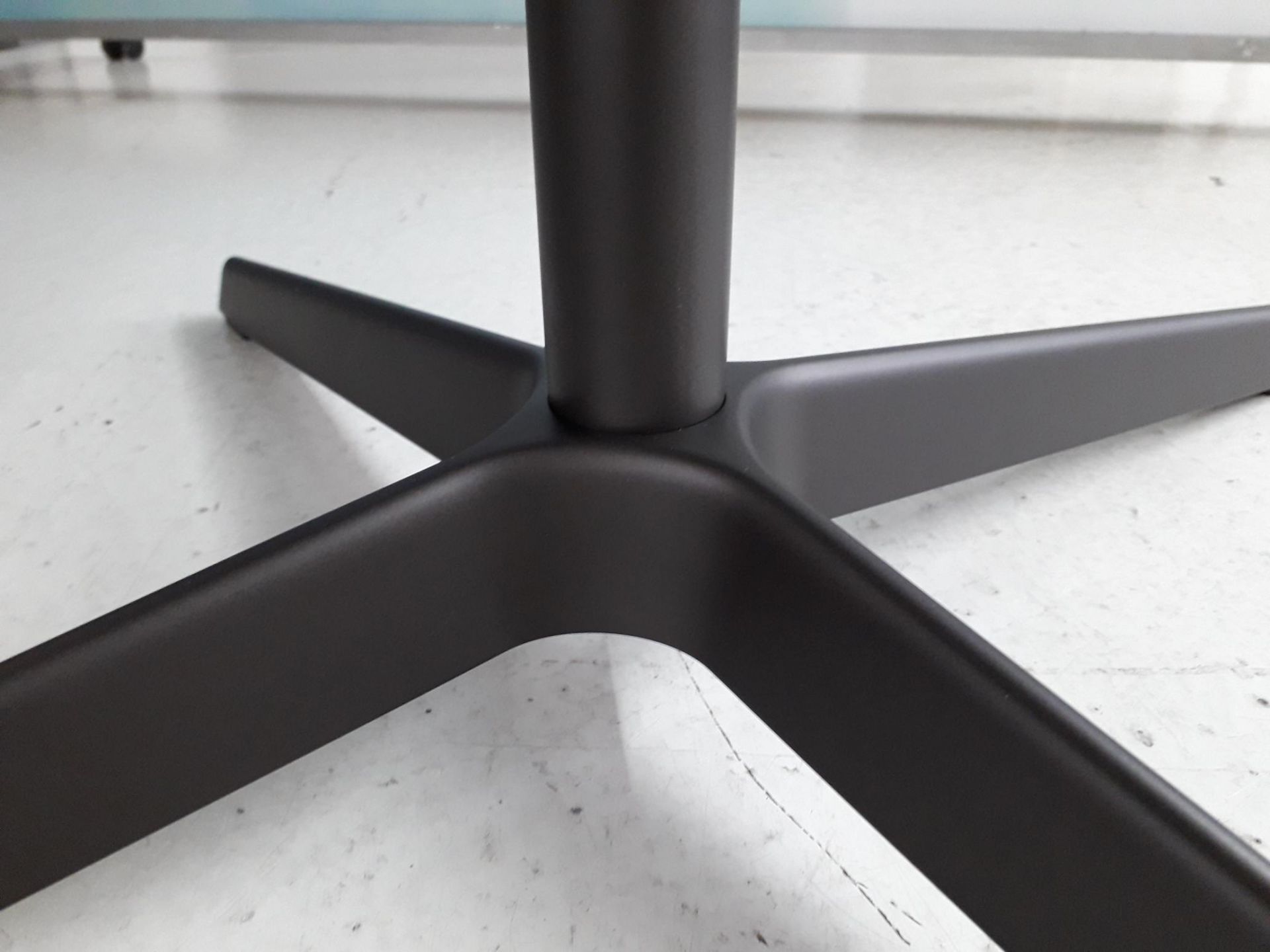 357 Sheru Sessel mit 4-Fuß Kreuz Drehbar Walter Knoll
