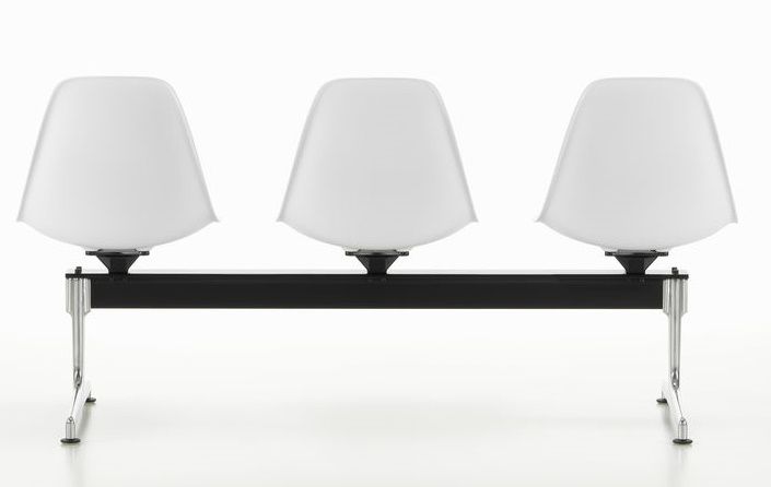 Eames Plastic Side Chair RE auf Traverse Vitra 