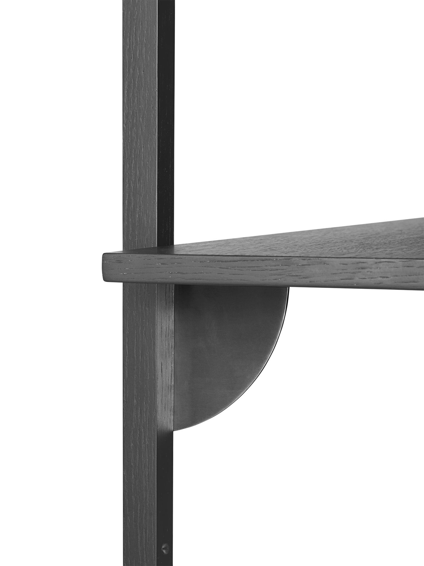 Detailaufnahme des Ferm Living Sector Wandregals in Dunkelgrau, modernes Design für die Wandmontage.