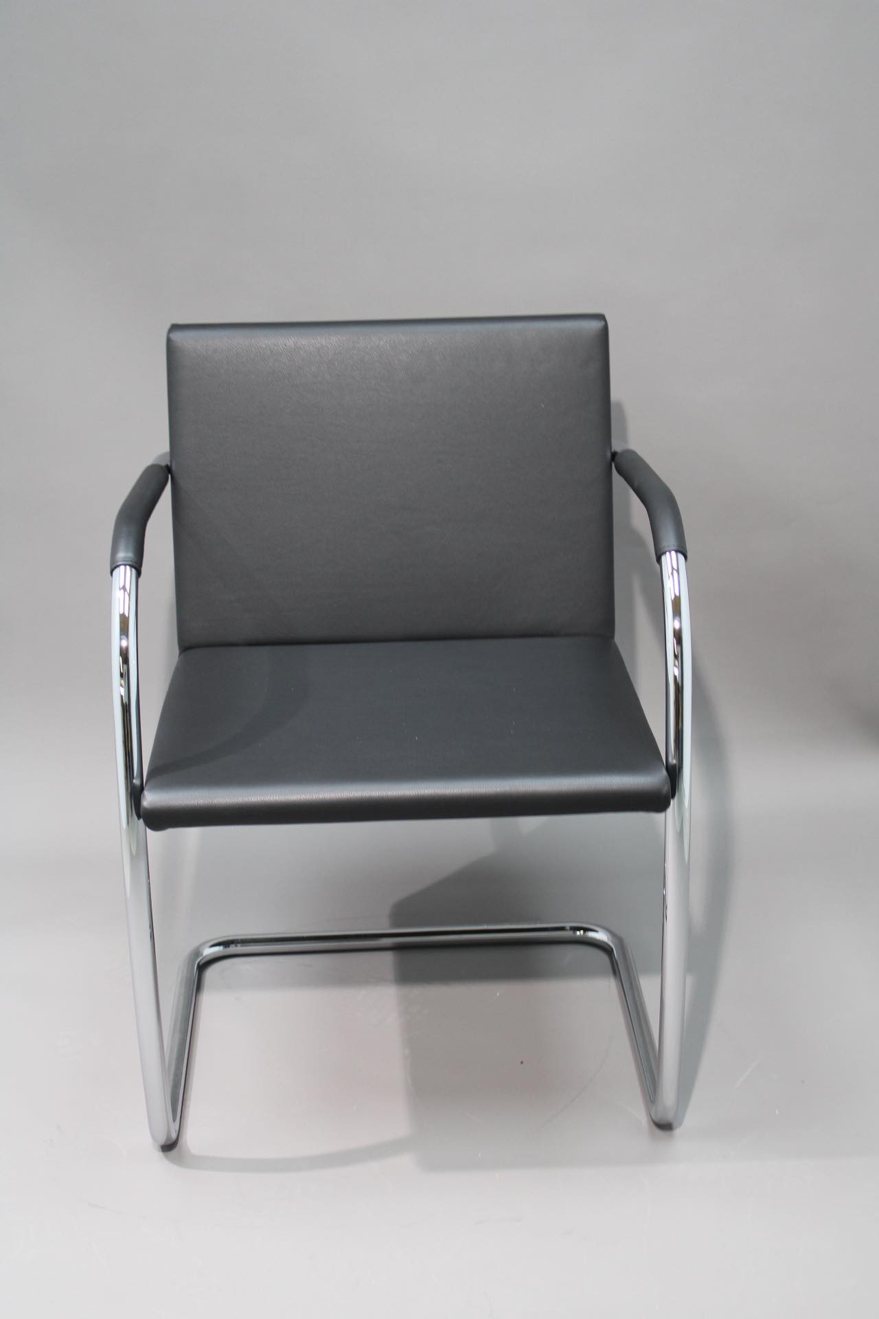 Brno Stuhl Tubular LEDER VOLO SCHWARZ EINZELSTÜCK Knoll International