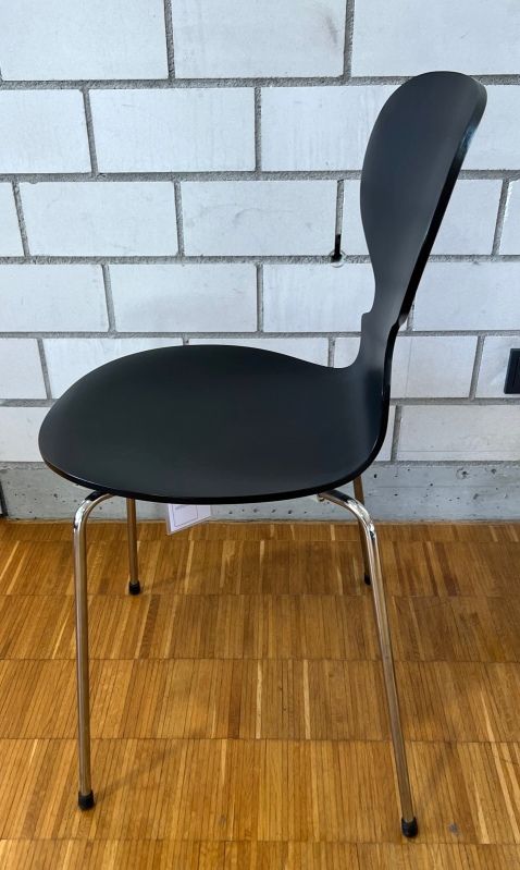 Die Ameise Stuhl 3101 4-Bein Gestell SCHWARZ LACKIERT / VERCHROMT Fritz Hansen AUSSTELLUNGSSTÜCK