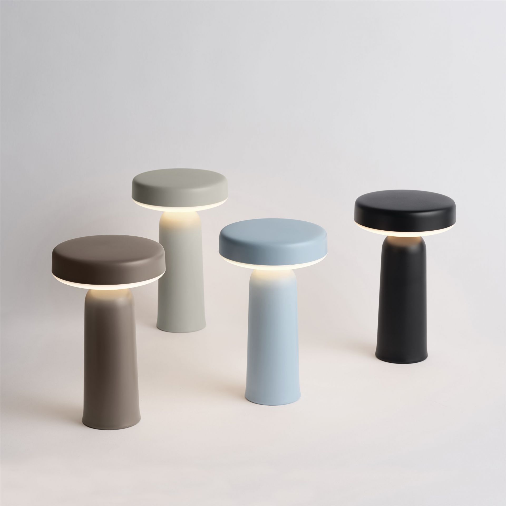 Ease Portable lamp Akku Tischleuchte Muuto Hellblau