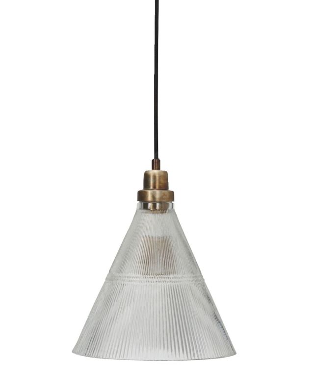 Vira Pendelleuchte von House Doctor, kegelförmige Hängelampe aus geriffeltem Glas mit Messingdetails und schwarzem Kabel.