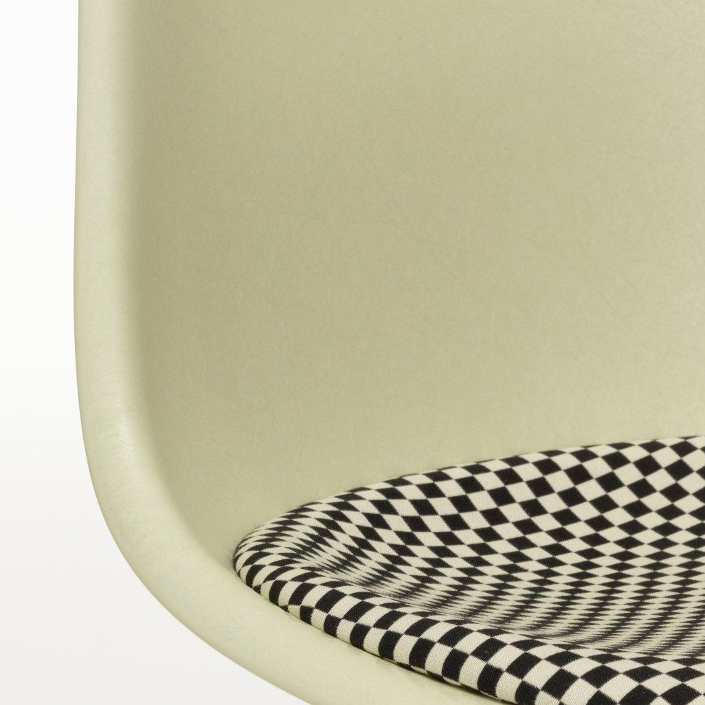 Eames Fiberglass Side Chair DSL mit Sitzpolster Vitra 