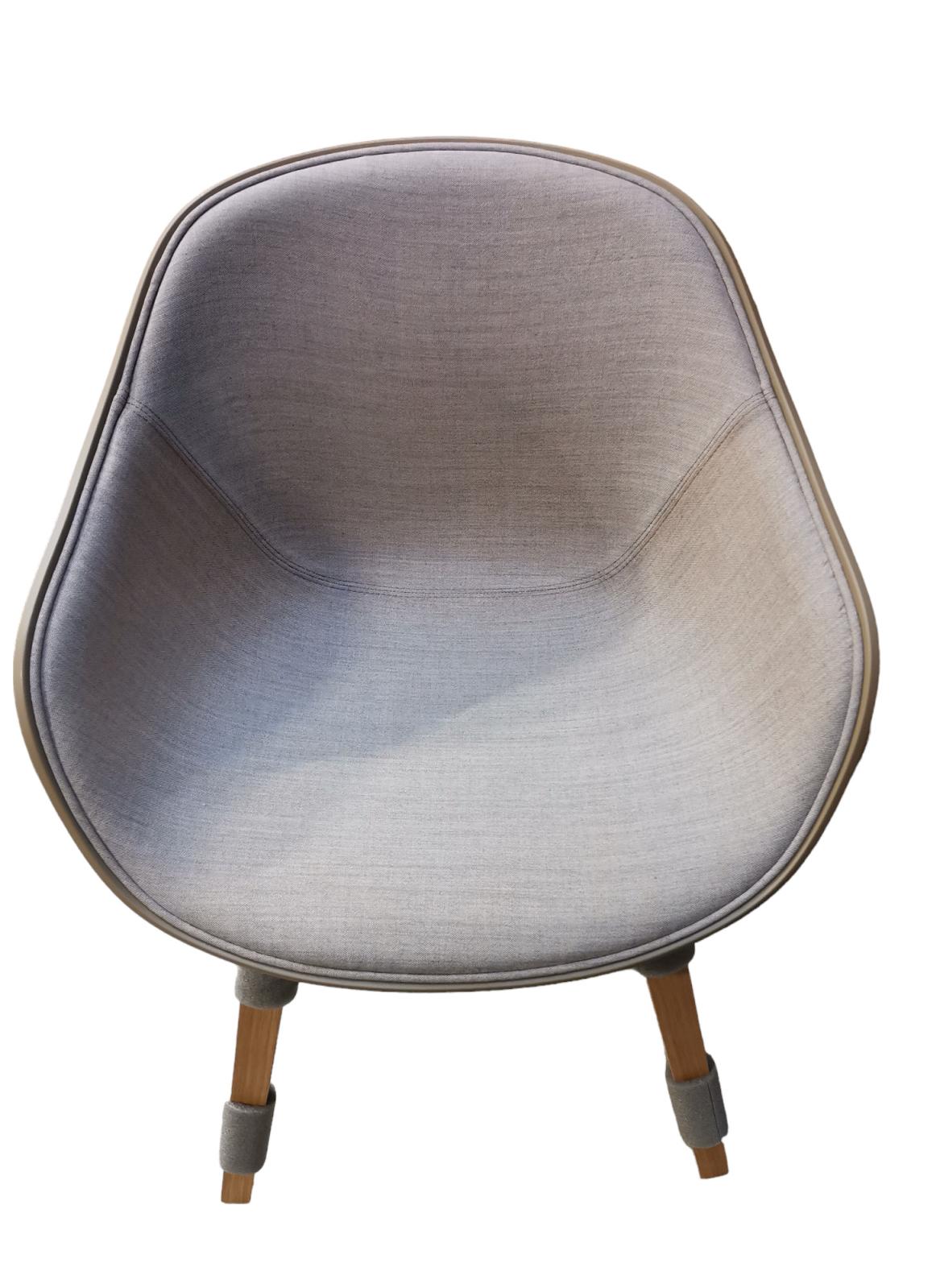 About A Chair AAC222 / AAC 222 Stuhl Eiche wasserlackiert / Clay 2.0 / Remix-242 Hay EINZELSTÜCK