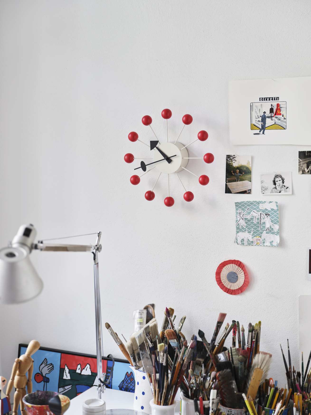 Ball Clock Wanduhr - rot Vitra