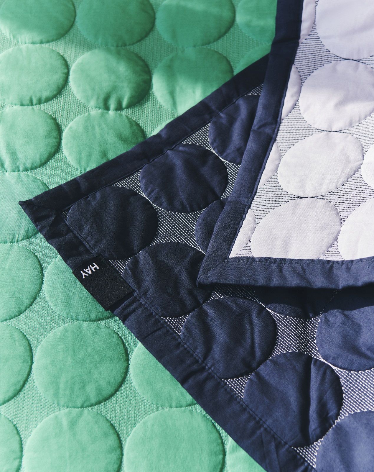 Mega Dot Organic Quilted bed cover Tagesdecke Hay