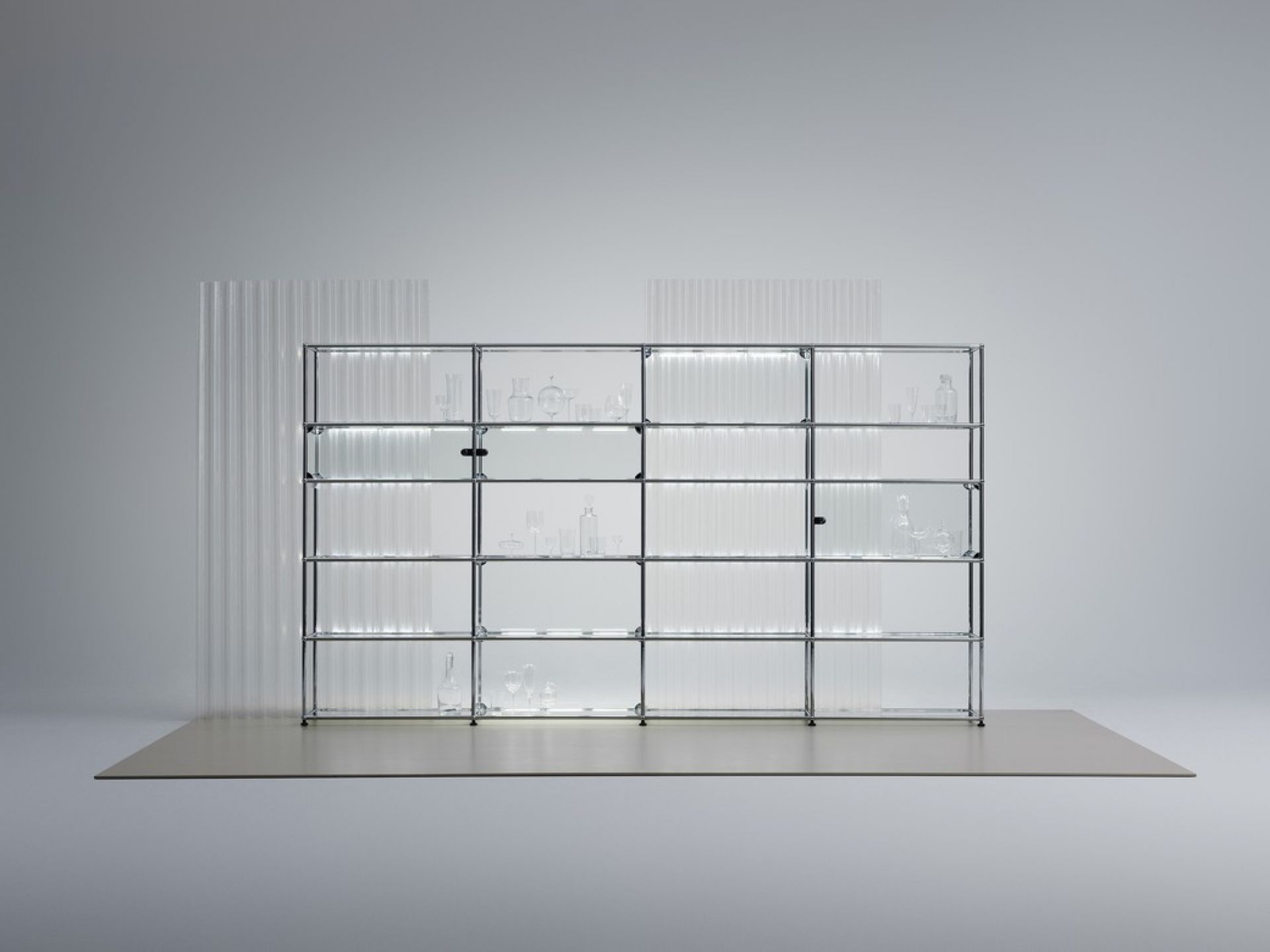 E Sideboard beleuchtet mit 6 Klapptüren beige USM Haller