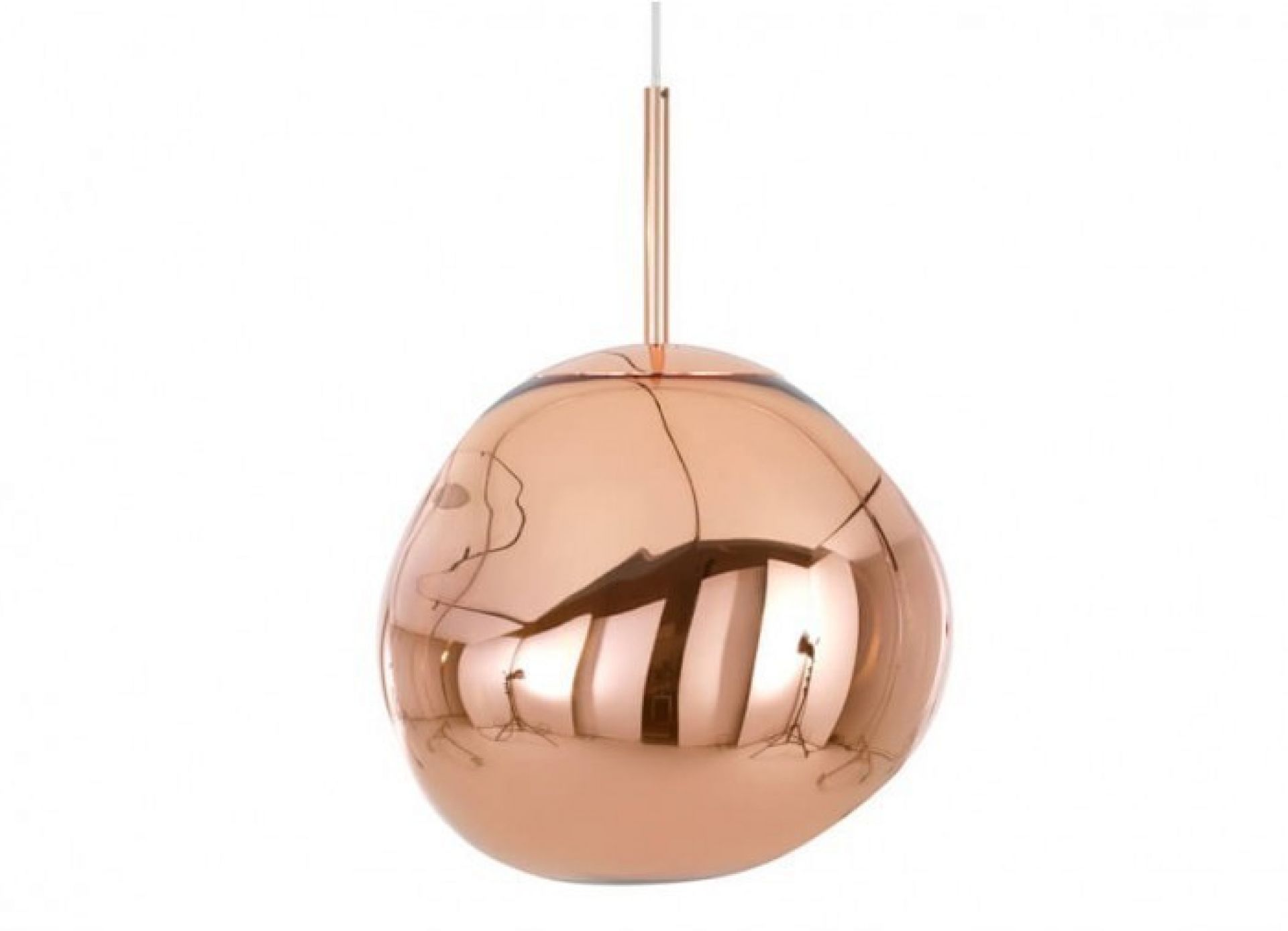 Nahaufnahme der roségoldenen Tom Dixon Melt LED Pendelleuchte mit einzigartigem, verzerrtem Design.