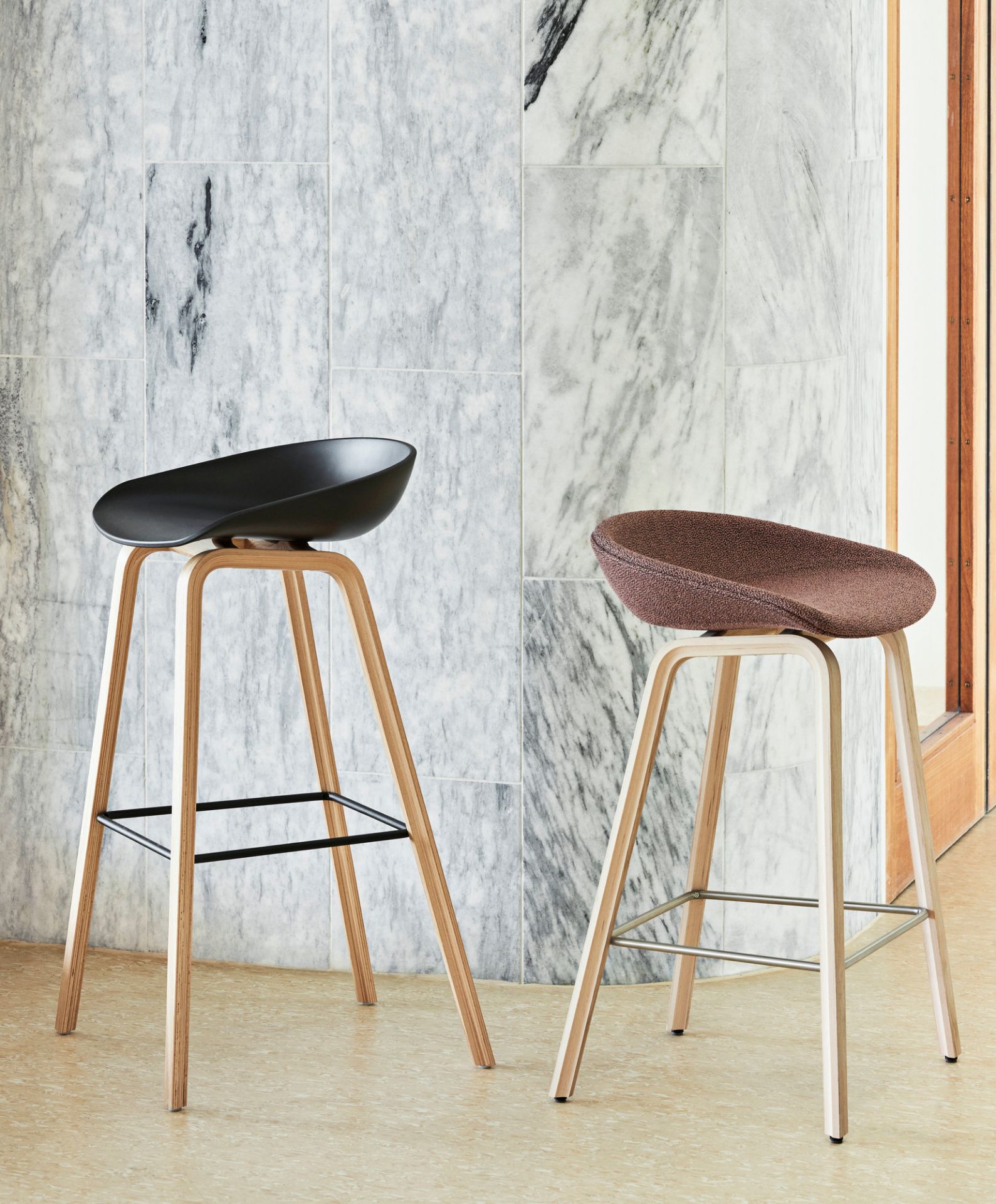 About a Stool AAS 33 / AAS33 Barhocker mit Vollpolster Hay