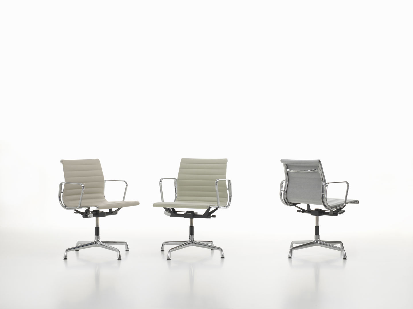 Aluminium Chair EA 132 / EA132 Stuhl Vitra