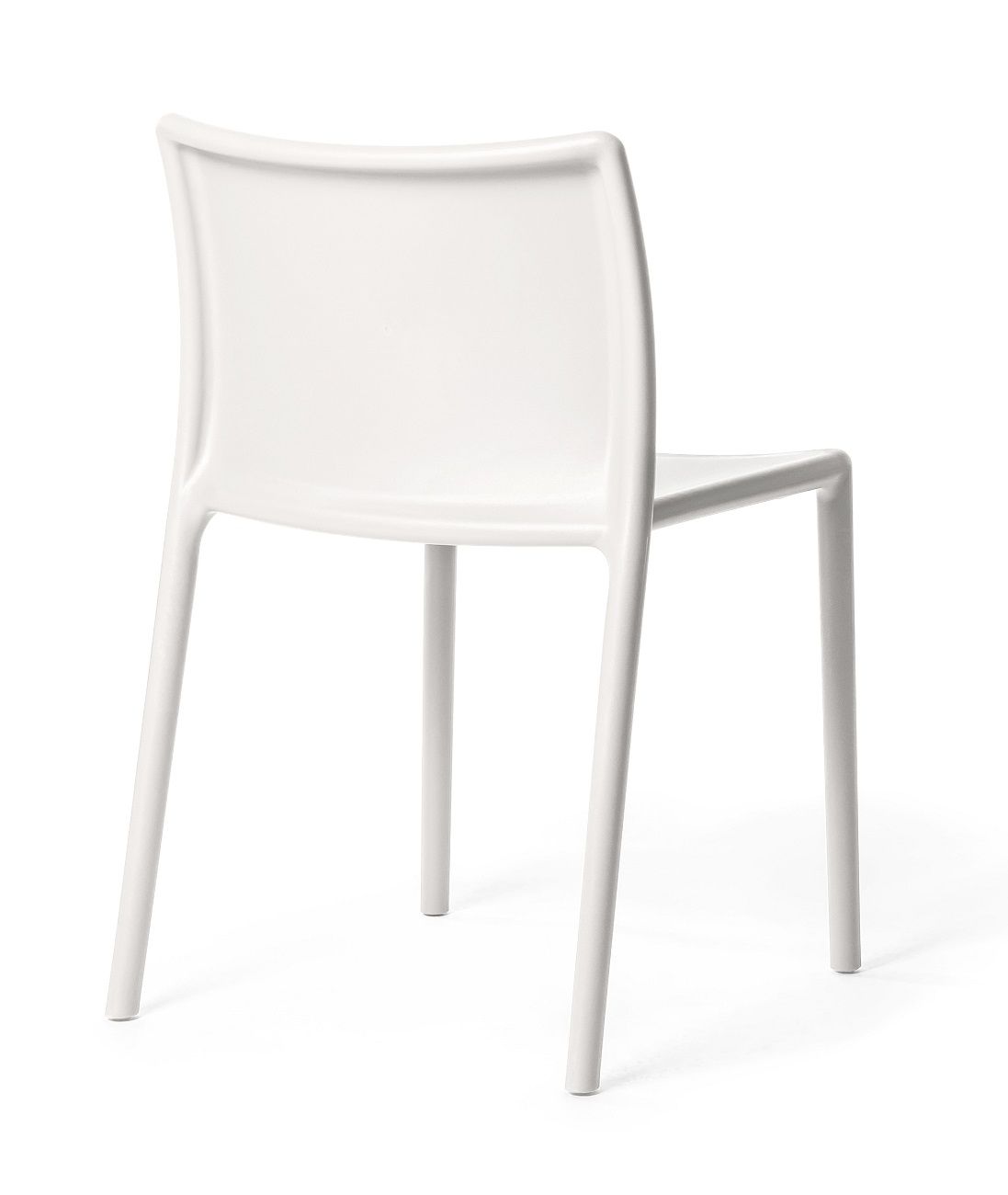 Weißer Air Chair Stuhl von Magis, geeignet für drinnen und draußen, Rückansicht. Moderner Gartenstuhl.