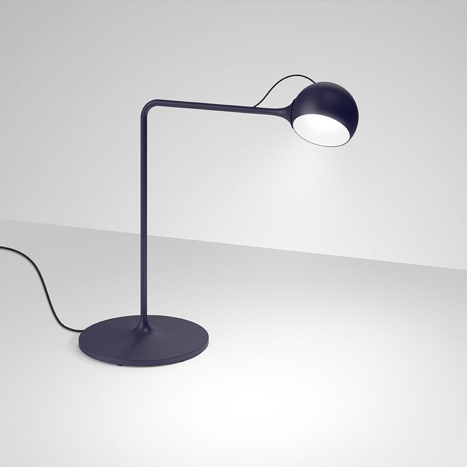 Ixa Tischleuchte blau Artemide