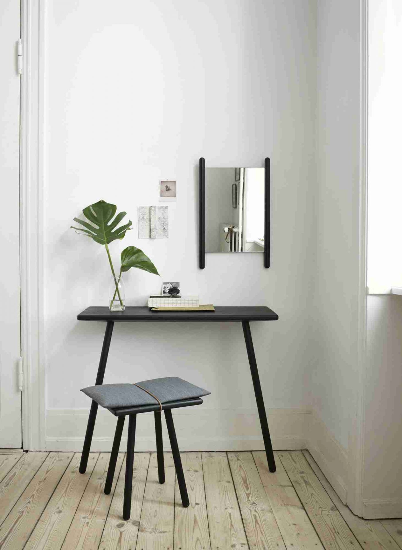 Georg Stool Hocker Eiche schwarz lackiert Skagerak by Fritz Hansen