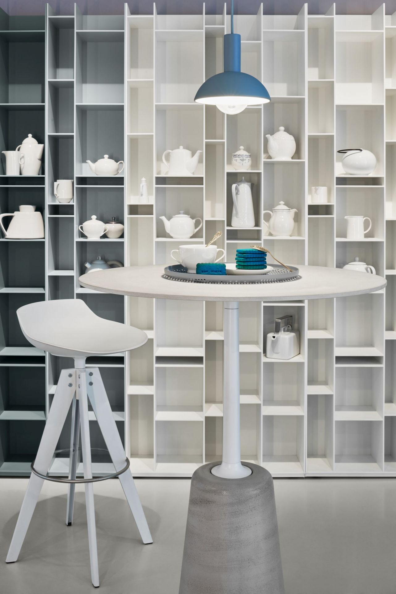 Rock Table Stehtisch Beton MDF Italia