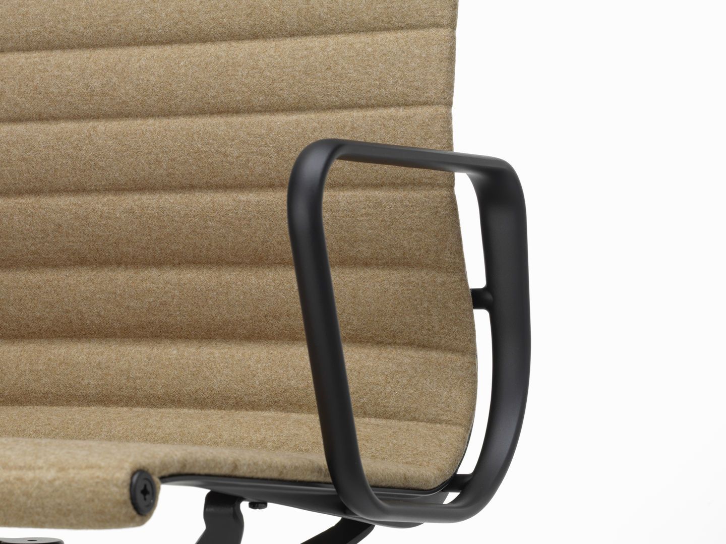 Aluminium Chair EA 132 / EA132 Stuhl Vitra