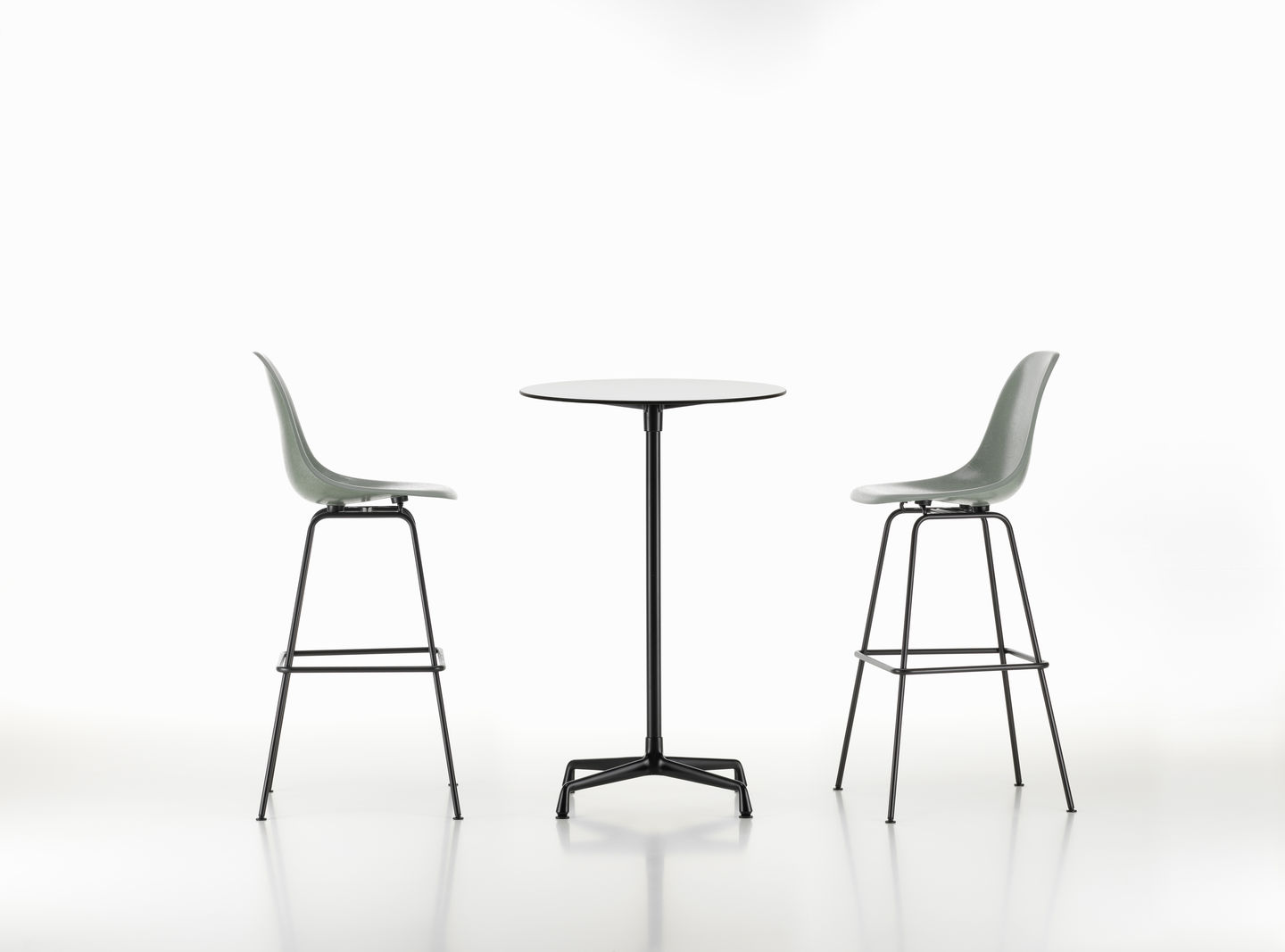 Eames Fiberglass Bar Stool Medium Barhocker Vitra