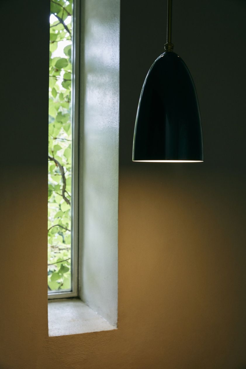 Gräshoppa / Grashoppa Pendelleuchte schwarz glänzend Gubi