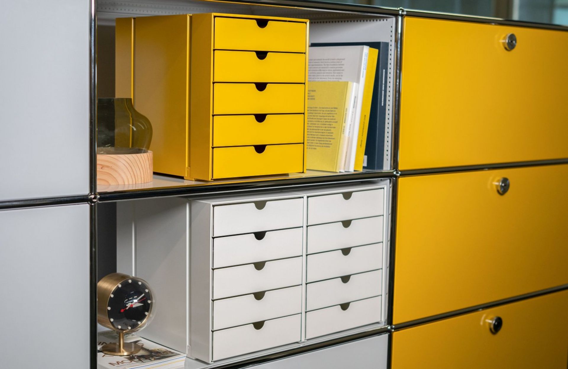 USM Haller Inos Kastenset C4 mit 5 Schalen geschlossen Home Office