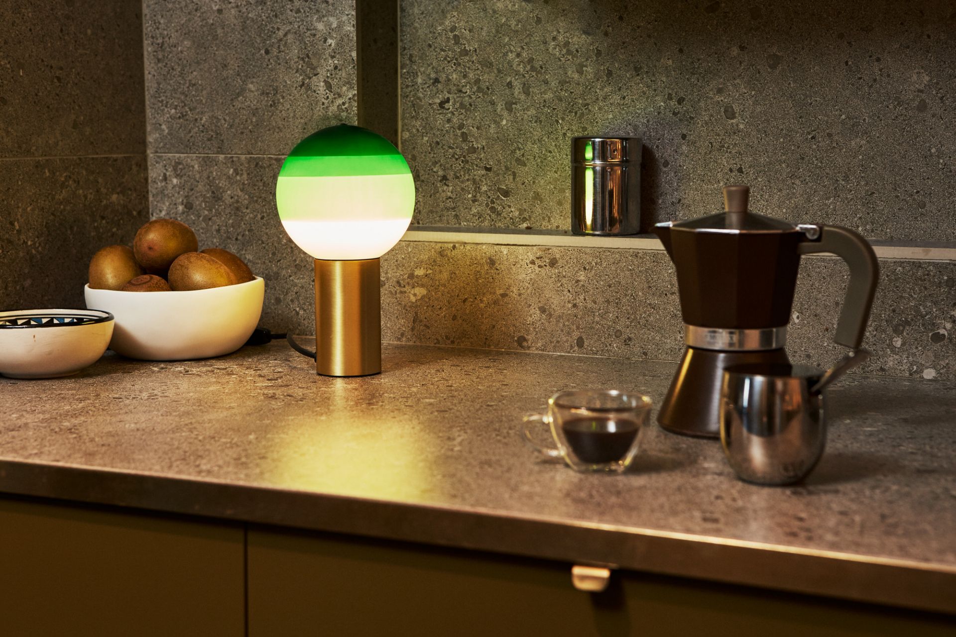 Dipping Light S LED Tischleuchte Marset Grün - Messing